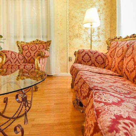 The Museum - Wonderful Super Central Apartment Bucharest Luaran gambar