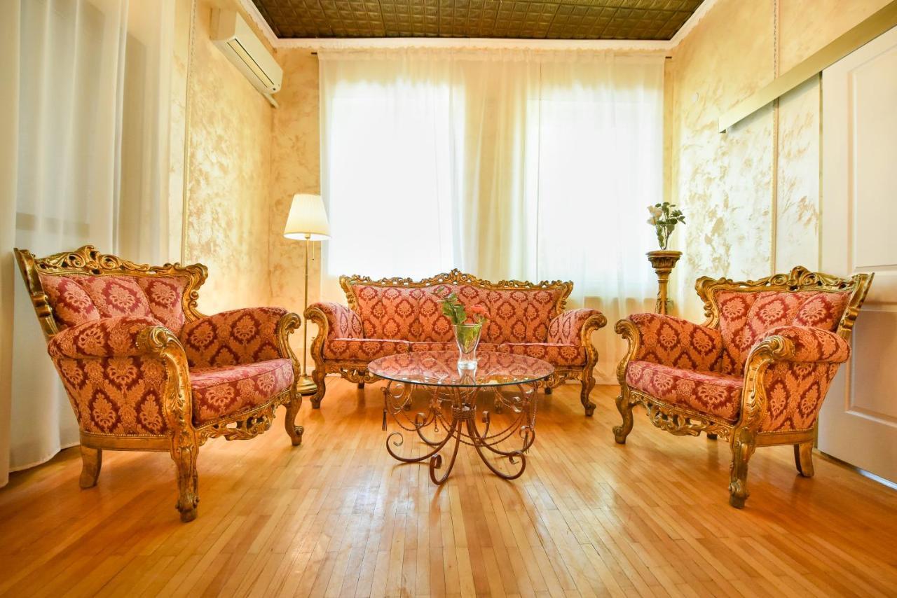 The Museum - Wonderful Super Central Apartment Bucharest Luaran gambar