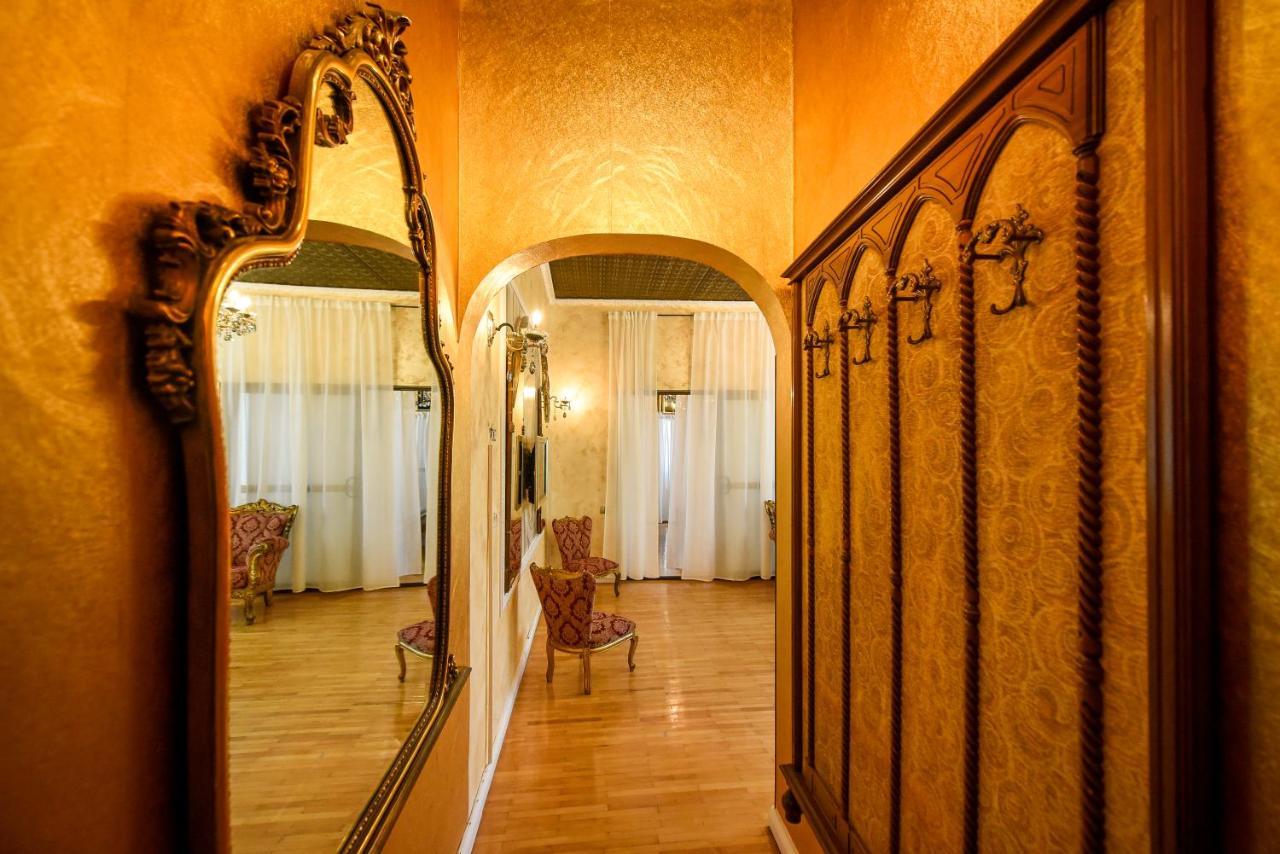 The Museum - Wonderful Super Central Apartment Bucharest Luaran gambar