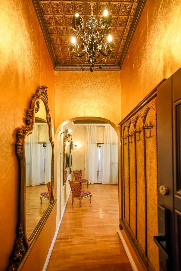 The Museum - Wonderful Super Central Apartment Bucharest Luaran gambar