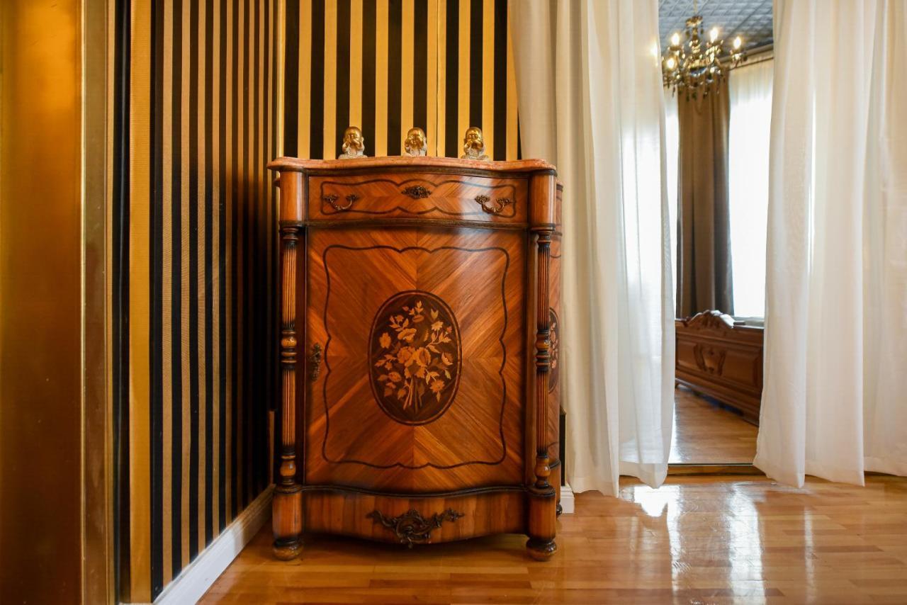 The Museum - Wonderful Super Central Apartment Bucharest Luaran gambar