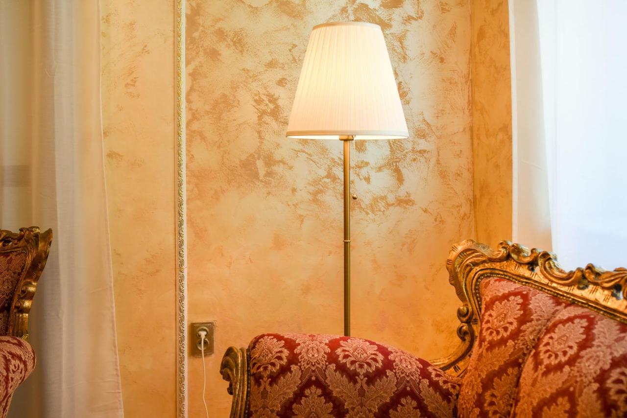 The Museum - Wonderful Super Central Apartment Bucharest Luaran gambar